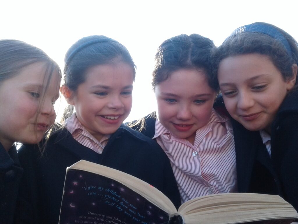 4 girls reading book