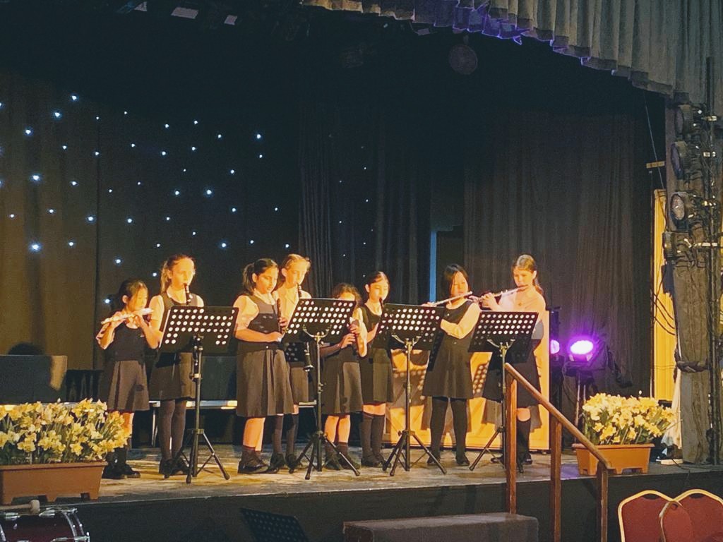 students playing the flute, clarinet or recorder